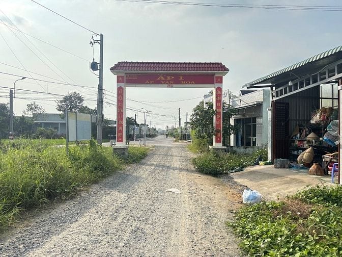 Cần bán gấp nhà 1 trệt - 1 lầu. Nhà mặt tiền đẹp phong cách hiện đại.