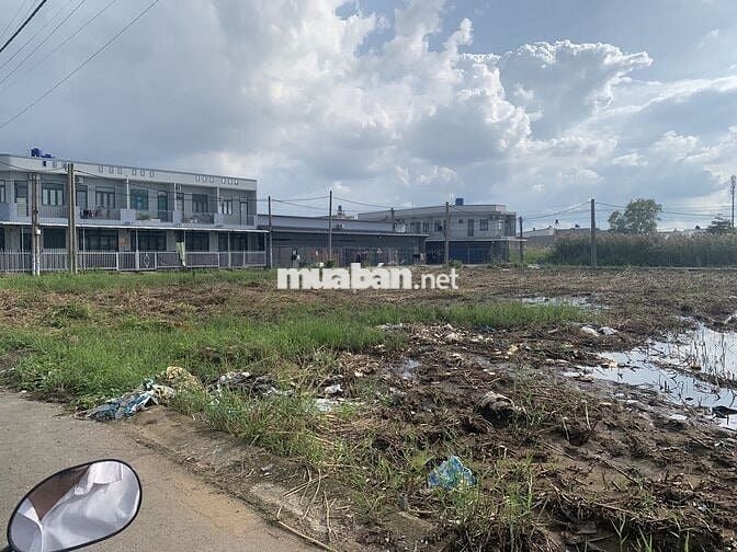 Đất thổ cư mặt tiền đường 824 kdc đông đúc, sổ hồng riêng