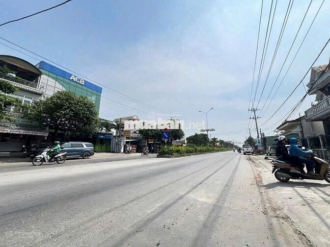 Đất thổ cư mặt tiền đường 824 kdc đông đúc, sổ hồng riêng