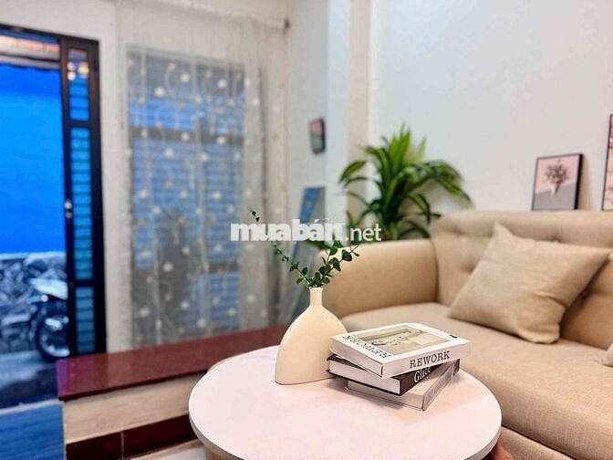 Nhà nguyên căn khu trung tâm Quận 1