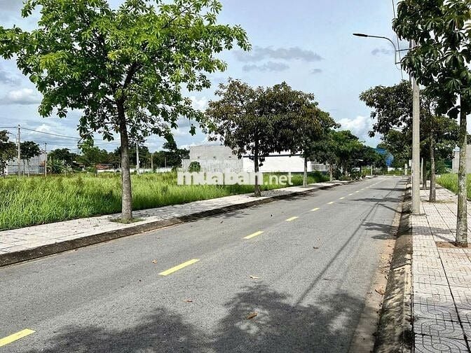 Đất thổ cư mặt tiền đường 824 kdc đông đúc, sổ hồng riêng