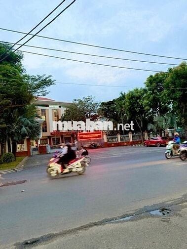 NHÀ 3 TÂNG, HẺM XE HƠI, (4X22)M2, DÒNG TIỀN 12TR/ THÁNG 7,57 TỶ CÒN TL