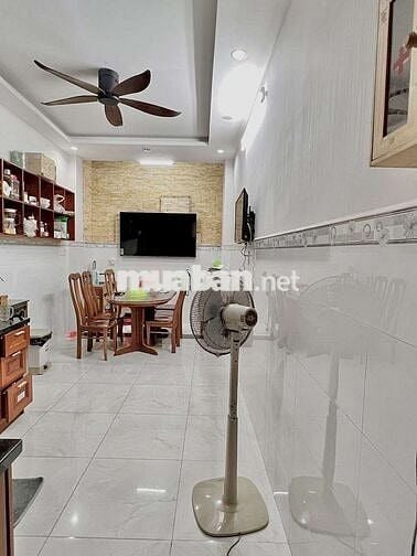 Nhà riêng còn trống 2p, 1 phòng có ban công, ngay Ngã Tư Phú Nhuận