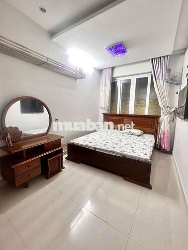 Nhà riêng còn trống 2p, 1 phòng có ban công, ngay Ngã Tư Phú Nhuận