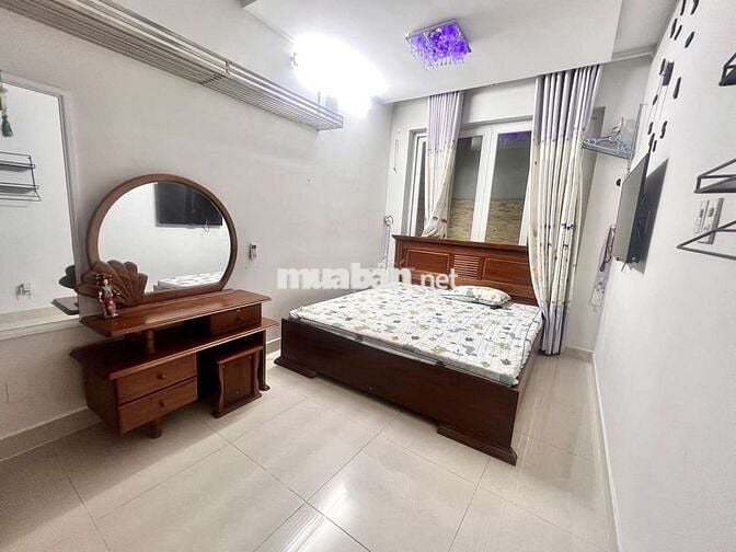 Nhà riêng còn trống 2p, 1 phòng có ban công, ngay Ngã Tư Phú Nhuận