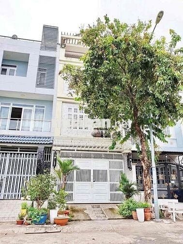 Cho thuê nhà 3 lầu KDC HimLam Quận 7