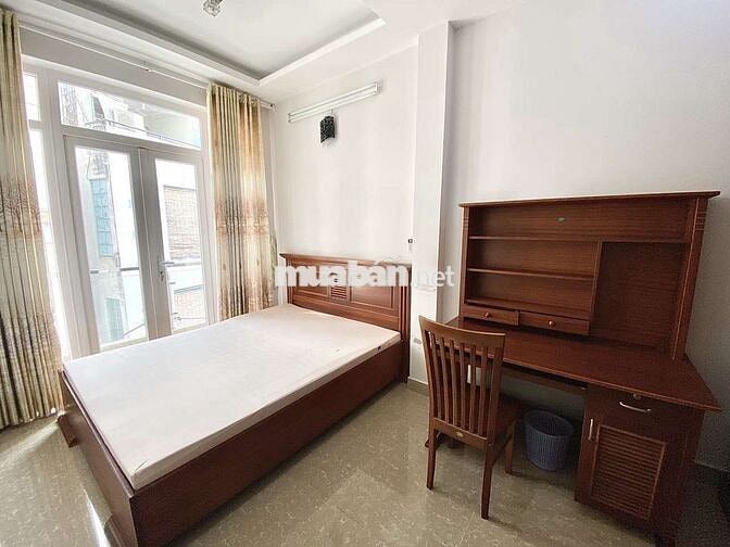 Nhà riêng còn trống 2p, 1 phòng có ban công, ngay Ngã Tư Phú Nhuận