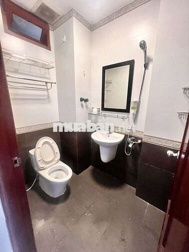 Nhà riêng còn trống 2p, 1 phòng có ban công, ngay Ngã Tư Phú Nhuận