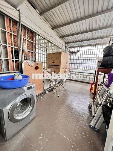 Nhà riêng còn trống 2p, 1 phòng có ban công, ngay Ngã Tư Phú Nhuận