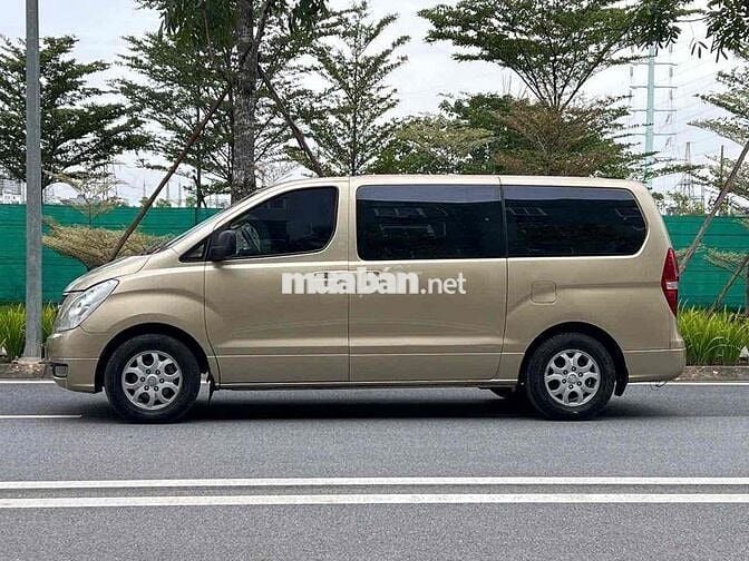 Hyundai Starex 9 chỗ Dầu Vàng cát