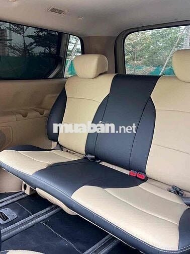 Hyundai Starex 9 chỗ Dầu Vàng cát