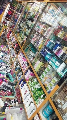 Chị đang cần 2bạn phụ cửa hàng