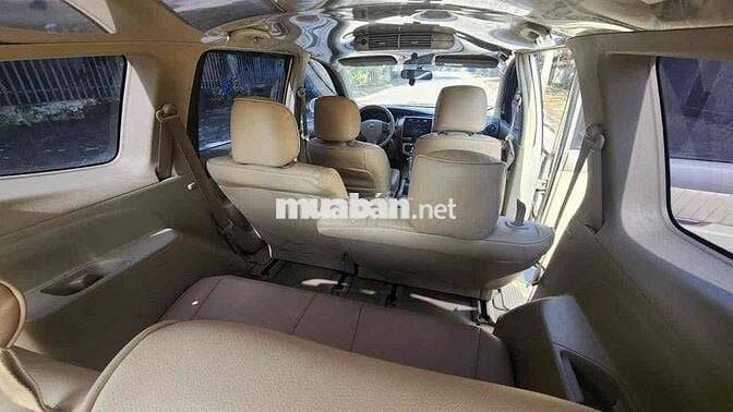 Nissan Livina 7 chỗ màu Vàng cát