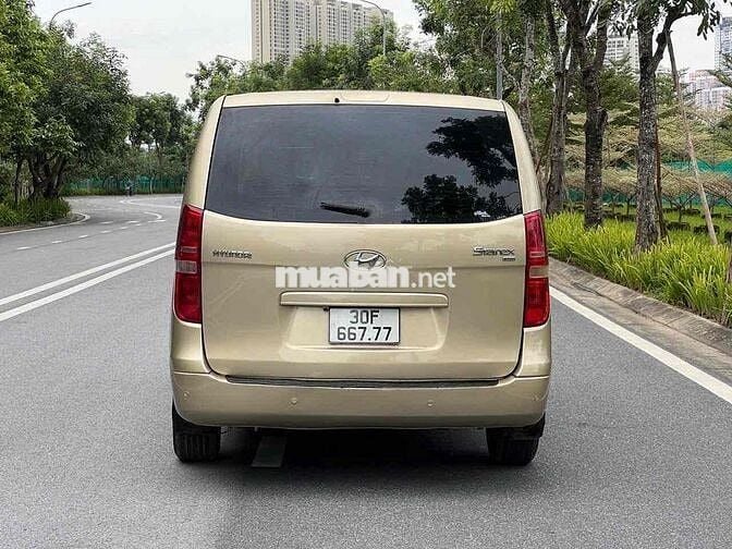 Hyundai Starex 9 chỗ Dầu Vàng cát