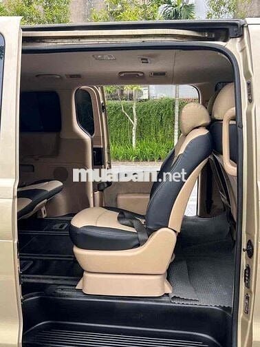 Hyundai Starex 9 chỗ Dầu Vàng cát