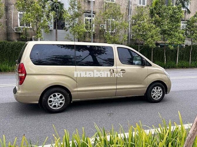Hyundai Starex 9 chỗ Dầu Vàng cát