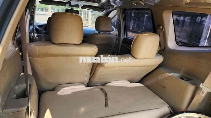 Nissan Livina 7 chỗ màu Vàng cát