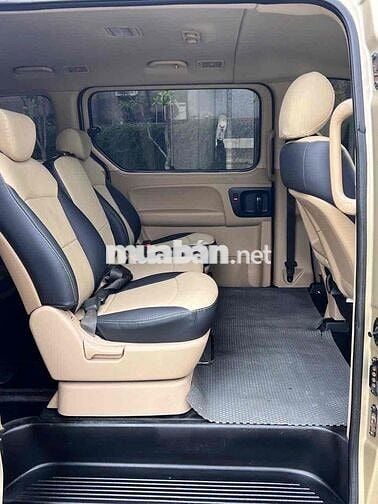 Hyundai Starex 9 chỗ Dầu Vàng cát