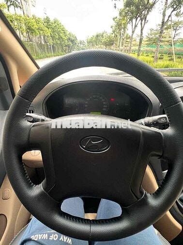 Hyundai Starex 9 chỗ Dầu Vàng cát