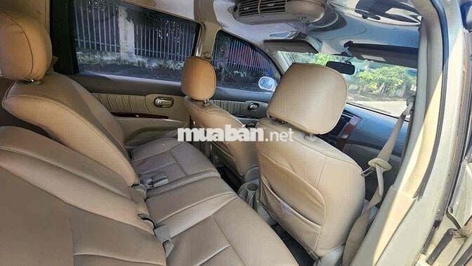 Nissan Livina 7 chỗ màu Vàng cát