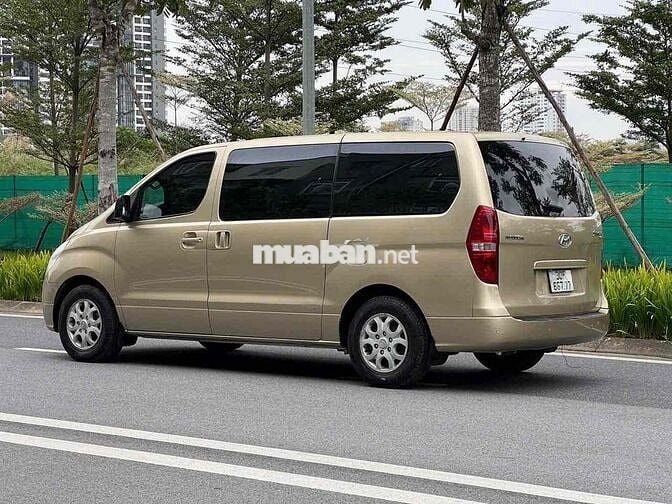 Hyundai Starex 9 chỗ Dầu Vàng cát