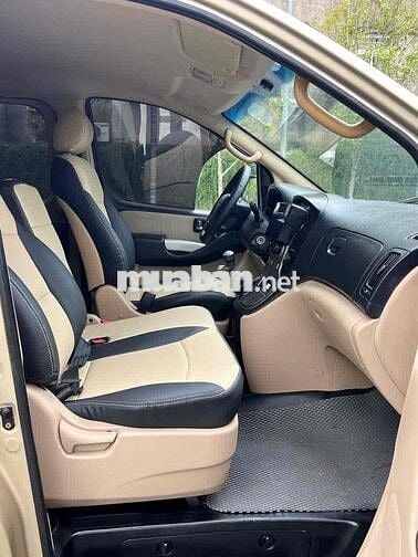 Hyundai Starex 9 chỗ Dầu Vàng cát