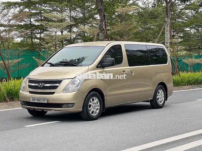 Hyundai Starex 9 chỗ Dầu Vàng cát