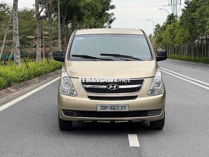 Hyundai Starex 9 chỗ Dầu Vàng cát
