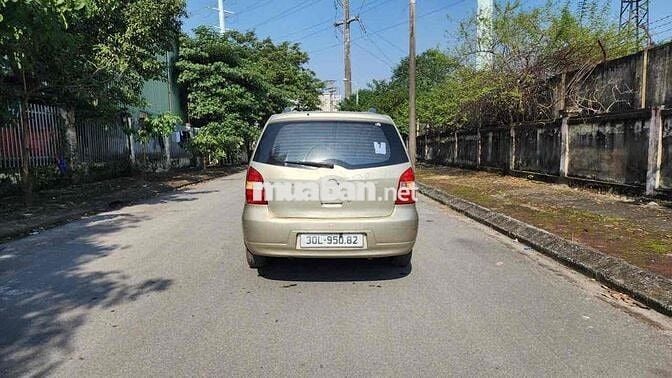 Nissan Livina 7 chỗ màu Vàng cát