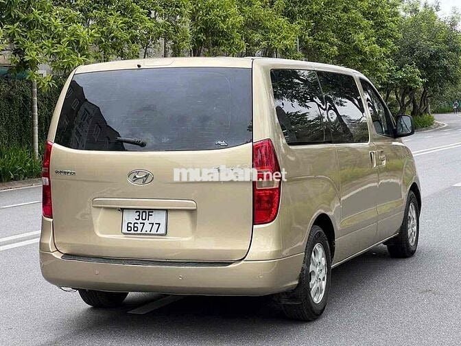 Hyundai Starex 9 chỗ Dầu Vàng cát