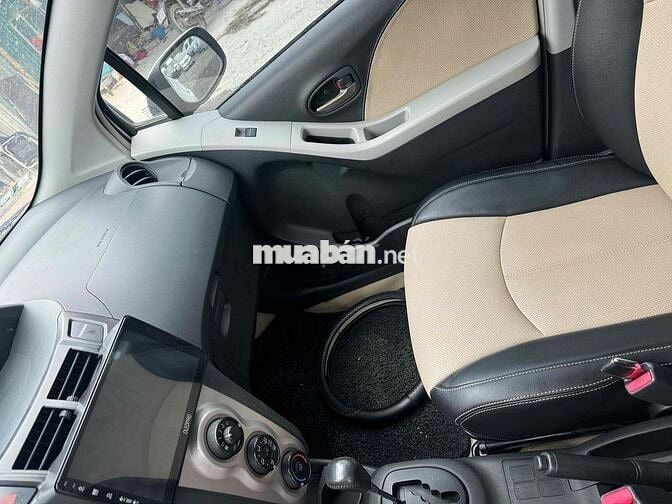 Toyota Yaris 2010 Trắng