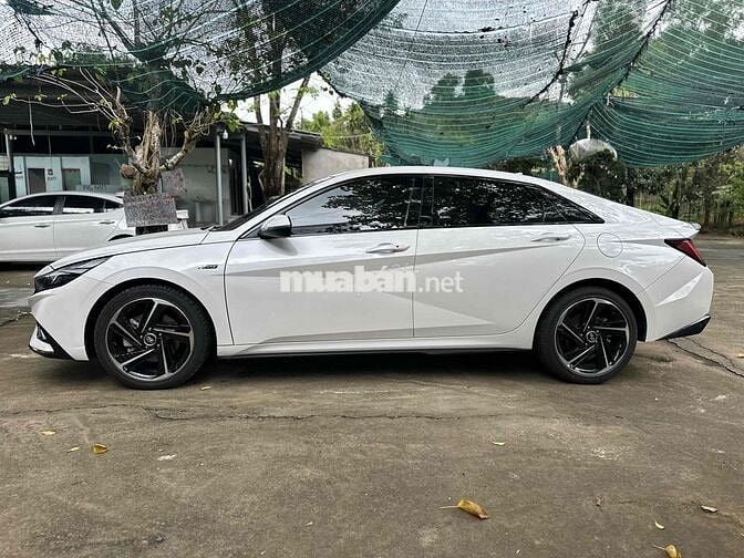 Bán nhanh Hyubdai Elantra 1.6 Tb Nline model 2024