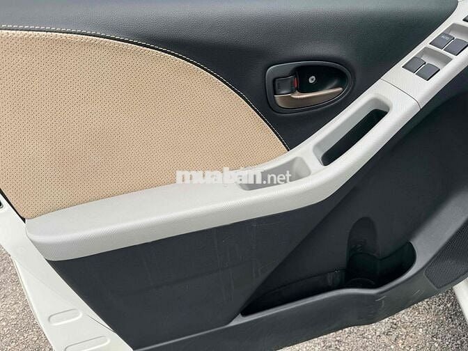 Toyota Yaris 2010 Trắng