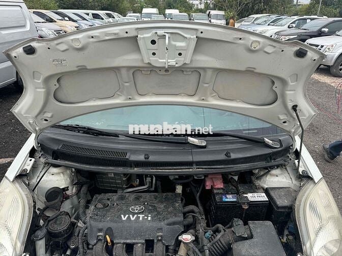 Toyota Yaris 2010 Trắng