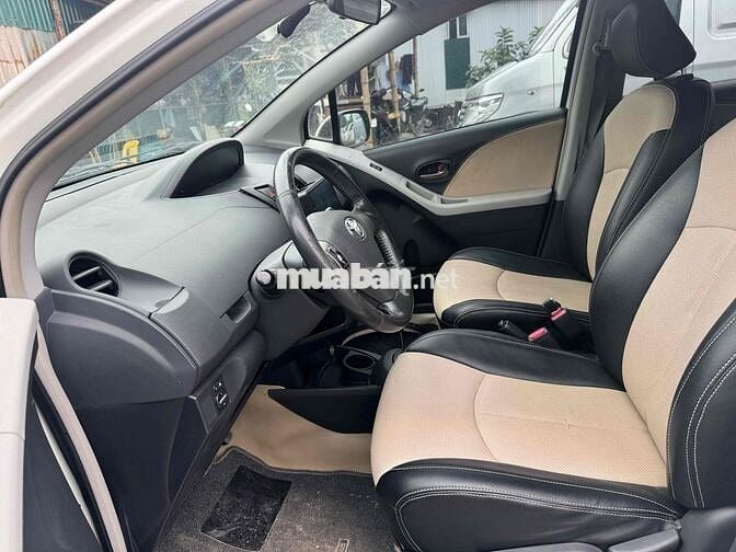 Toyota Yaris 2010 Trắng