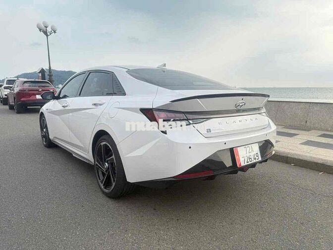 Bán nhanh Hyubdai Elantra 1.6 Tb Nline model 2024