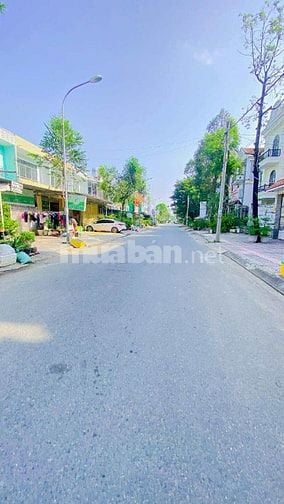 Cho thuê nhà ngang 8,5 m khu 586 có 5 phòng ngủ 12 triệu