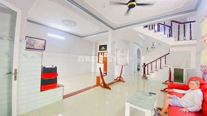 Cho thuê nhà ngang 8,5 m khu 586 có 5 phòng ngủ 12 triệu