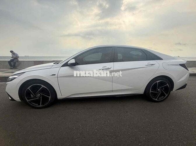 Bán nhanh Hyubdai Elantra 1.6 Tb Nline model 2024
