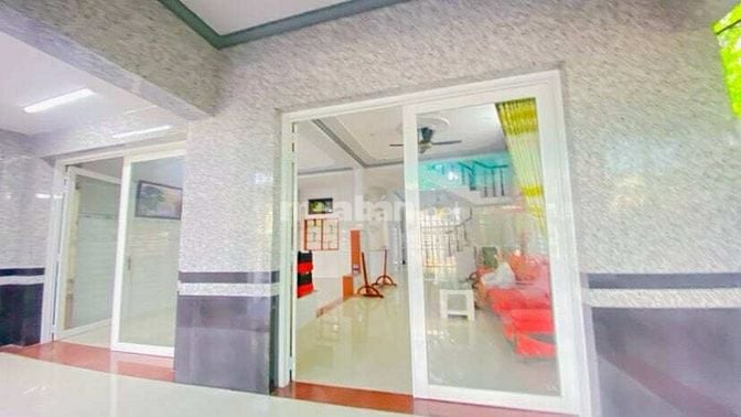 Cho thuê nhà ngang 8,5 m khu 586 có 5 phòng ngủ 12 triệu