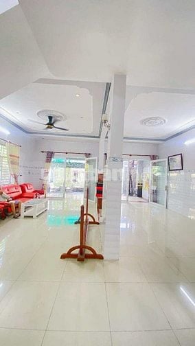 Cho thuê nhà ngang 8,5 m khu 586 có 5 phòng ngủ 12 triệu