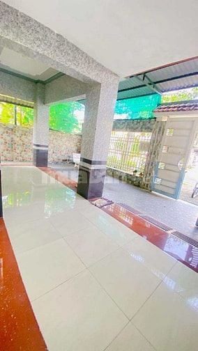 Cho thuê nhà ngang 8,5 m khu 586 có 5 phòng ngủ 12 triệu