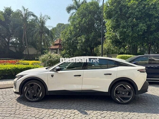 Peugeot 408 GT Line 2023 lăn bánh 2024 2000km