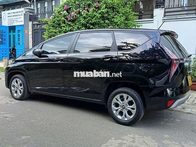 Hyundai Stargazer Đen 7 chỗ