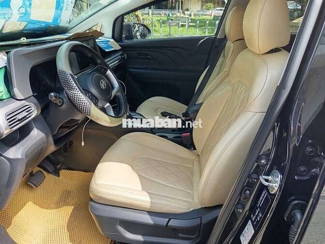 Hyundai Stargazer Đen 7 chỗ