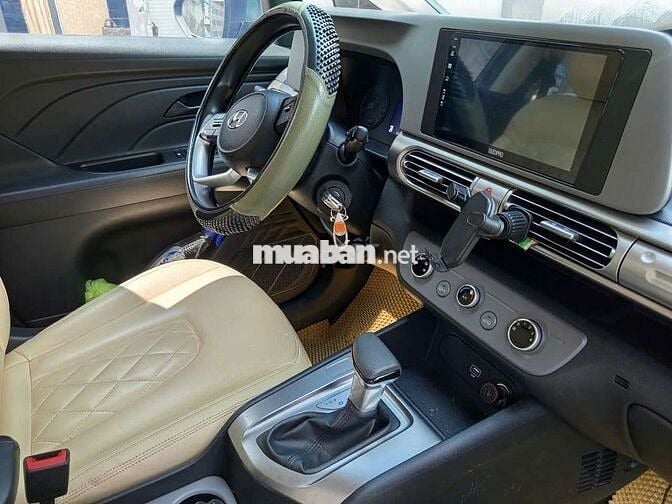 Hyundai Stargazer Đen 7 chỗ