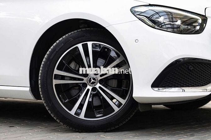 e cần bán mercedes E180 sx 2022