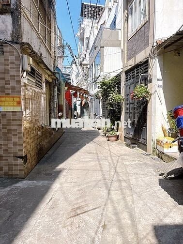 BÁN NHÀ CMT8 P.4 Q.3 3 TẦNG 32M2 (4M x 8M) KHU TRUNG TÂM 5,55 T TL