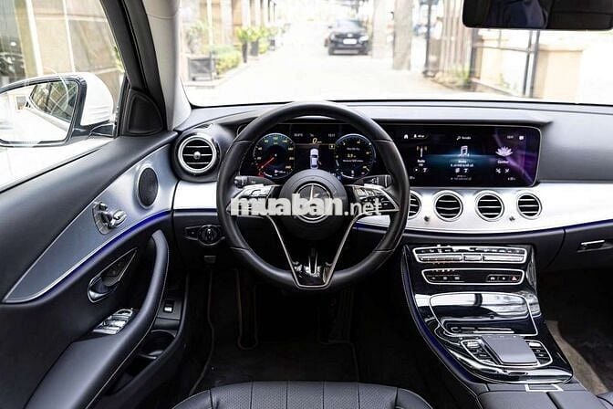 e cần bán mercedes E180 sx 2022