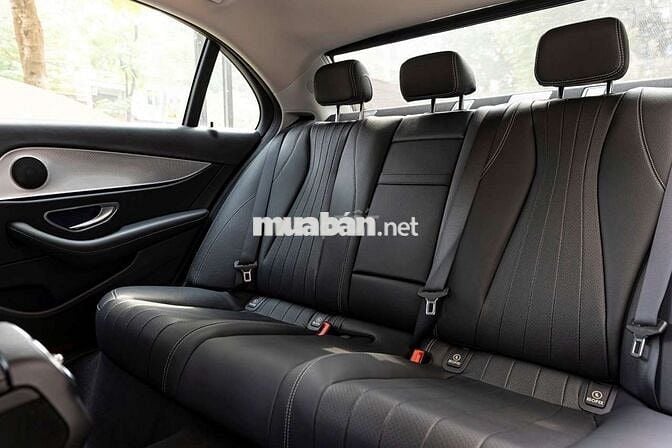 e cần bán mercedes E180 sx 2022